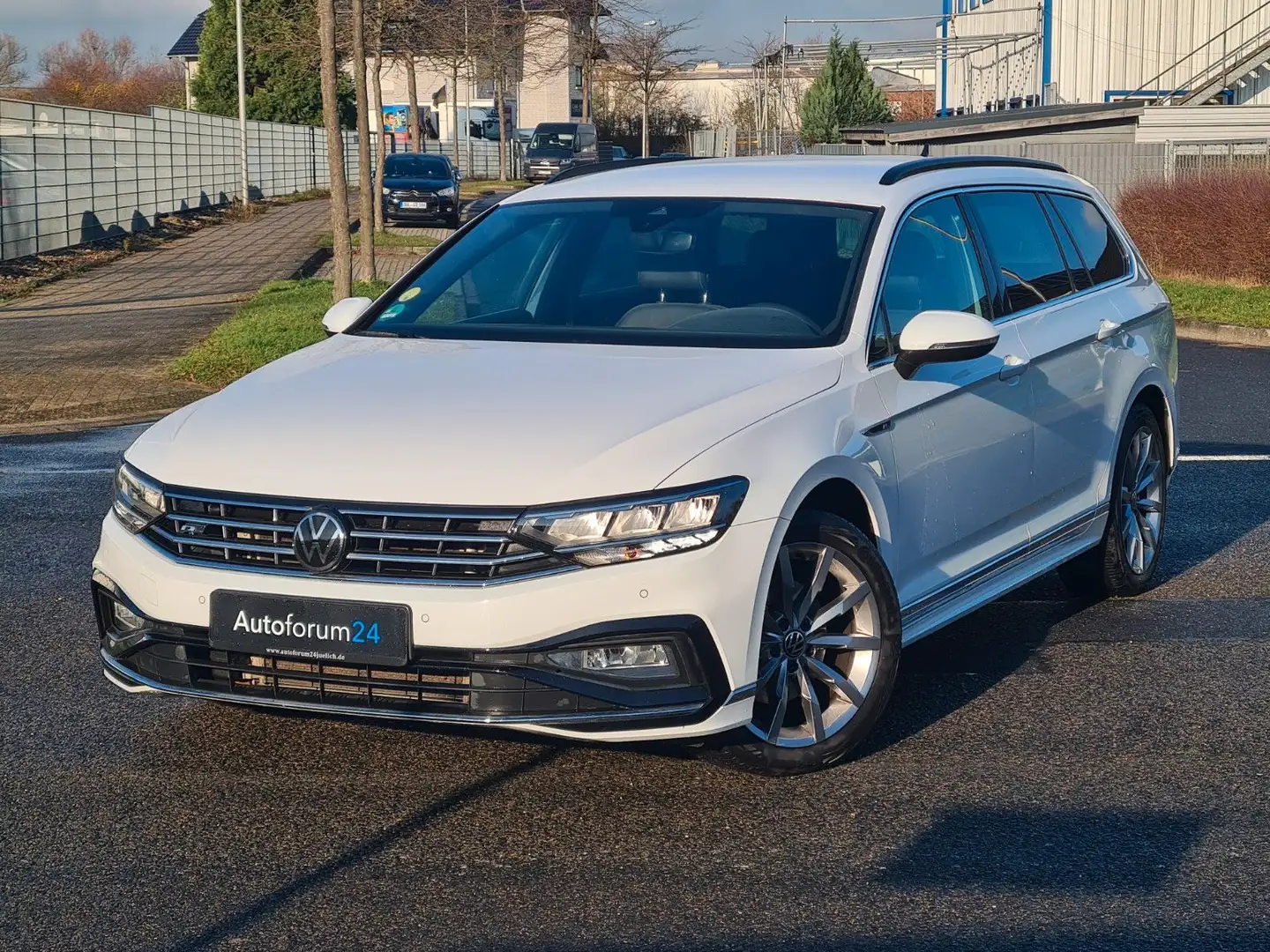 Volkswagen Passat Variant R-Line*Autom.*1.Hand*Navi*RFK* Weiß - 1