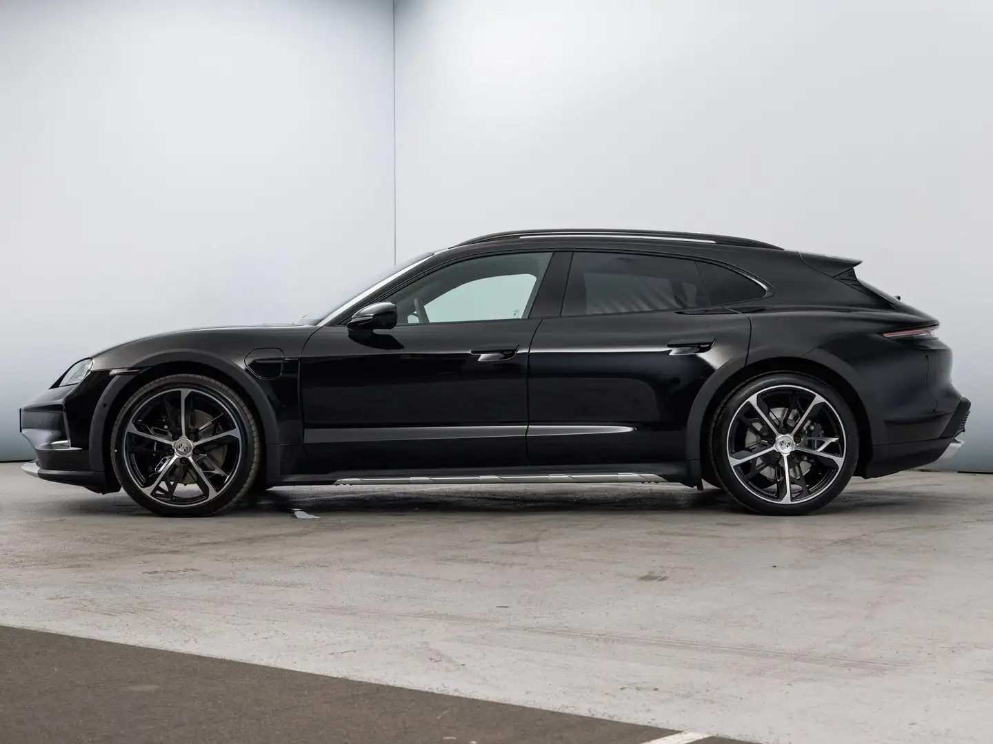 Porsche Taycan 4S Cross Turismo Schwarz - 2