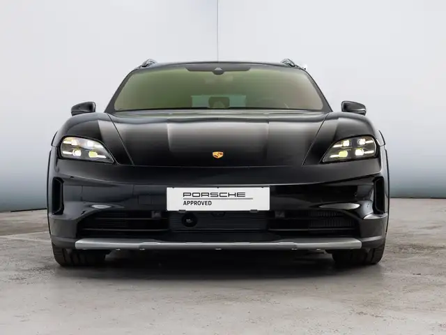 Porsche Taycan view 11