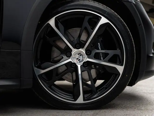 Porsche Taycan view 10