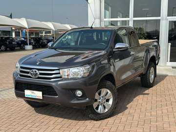 Hilux 2.4 d-4d extra cab Lounge 4wd