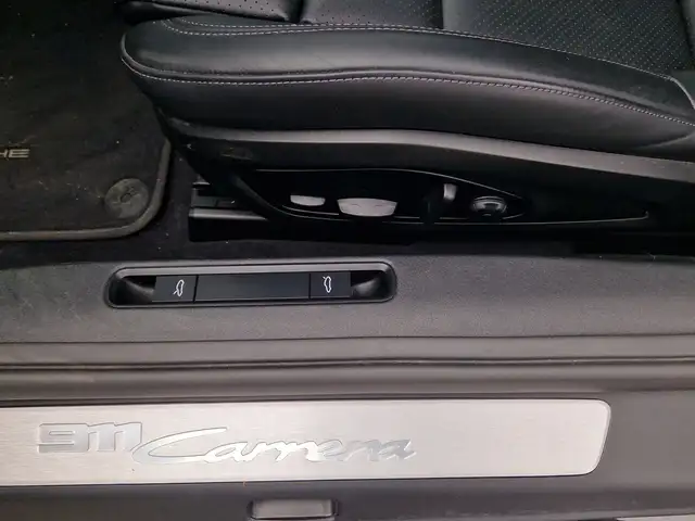 Porsche 992 view 14