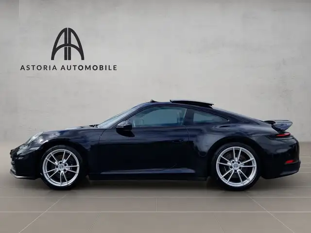 Porsche 992 view 11