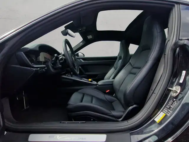 Porsche 992 view 15