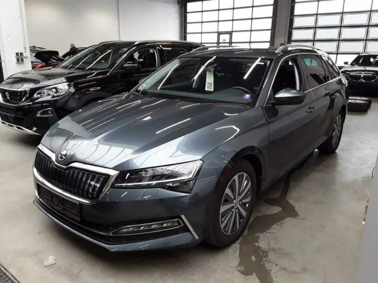 Skoda Superb Combi 1.4 TSI iV Style Pano Navi Grau - 1