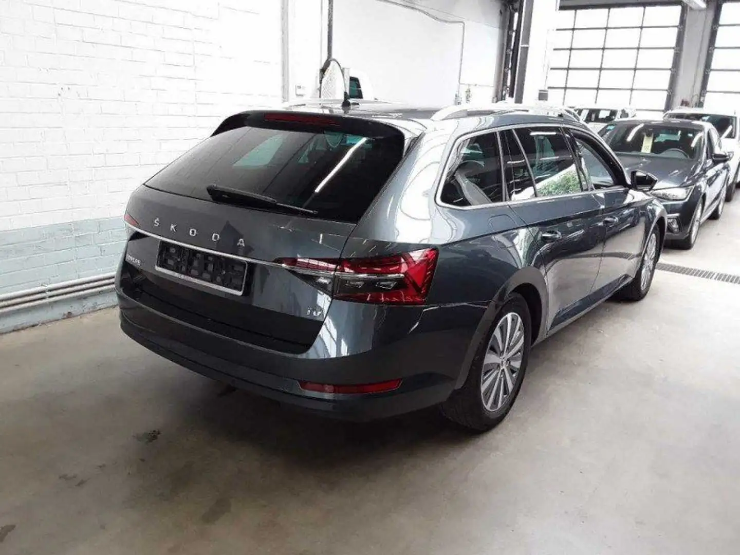 Skoda Superb Combi 1.4 TSI iV Style Pano Navi Grau - 2
