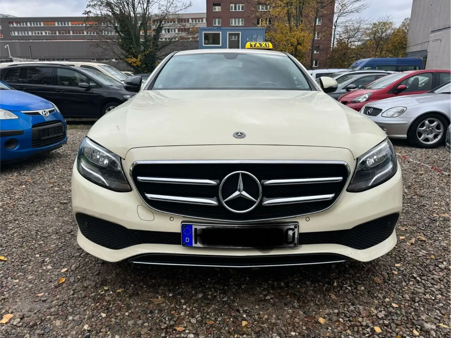 Mercedes-Benz E 200 d, Limo, Avantgarde, SCHWARZ, 1.Hand, §25a Noir - 2