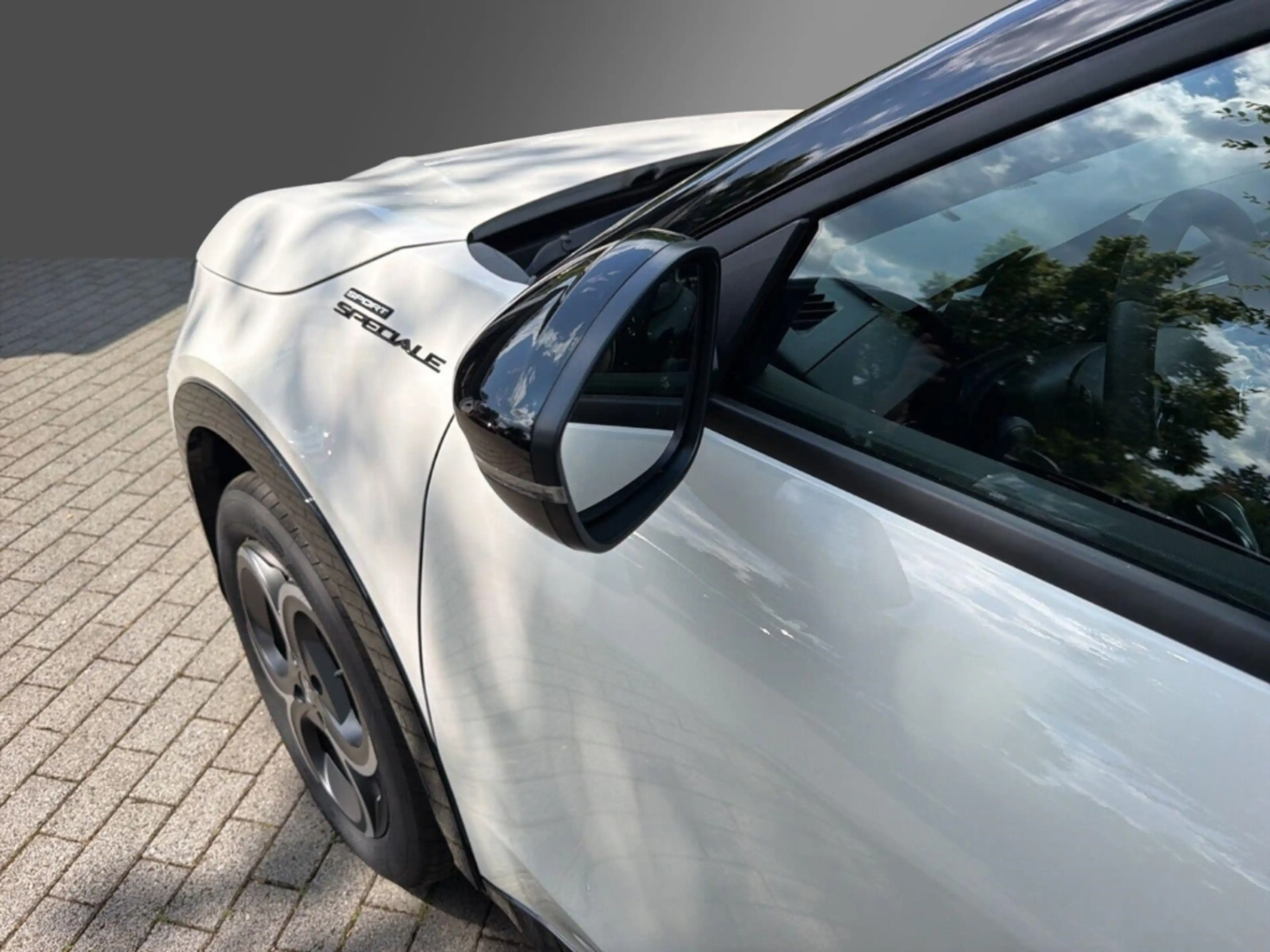 Alfa Romeo Junior Ibrida Sport Speciale 1,2 VGT 107kW MY26 — photo 14