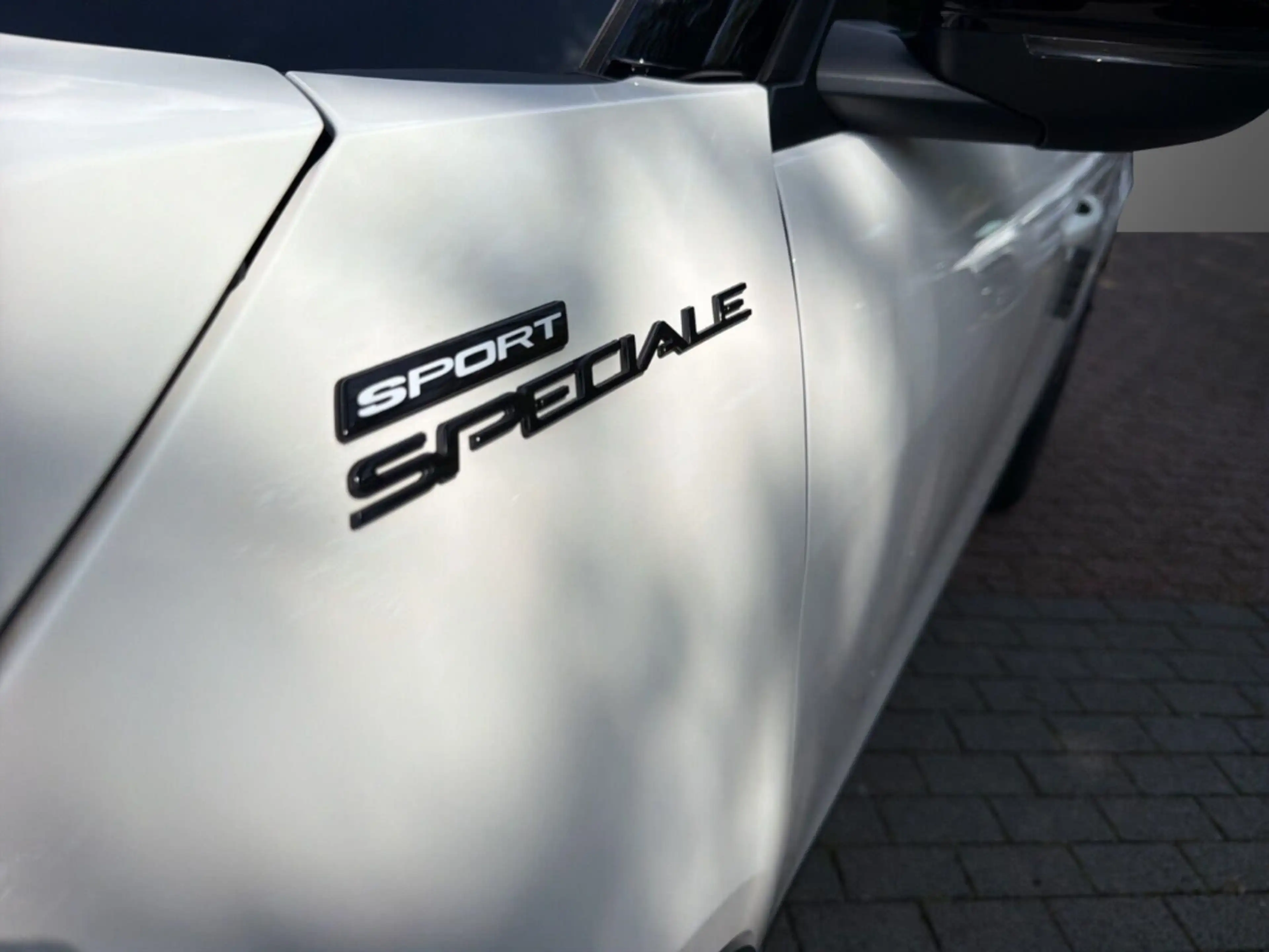 Alfa Romeo Junior Ibrida Sport Speciale 1,2 VGT 107kW MY26 — photo 8