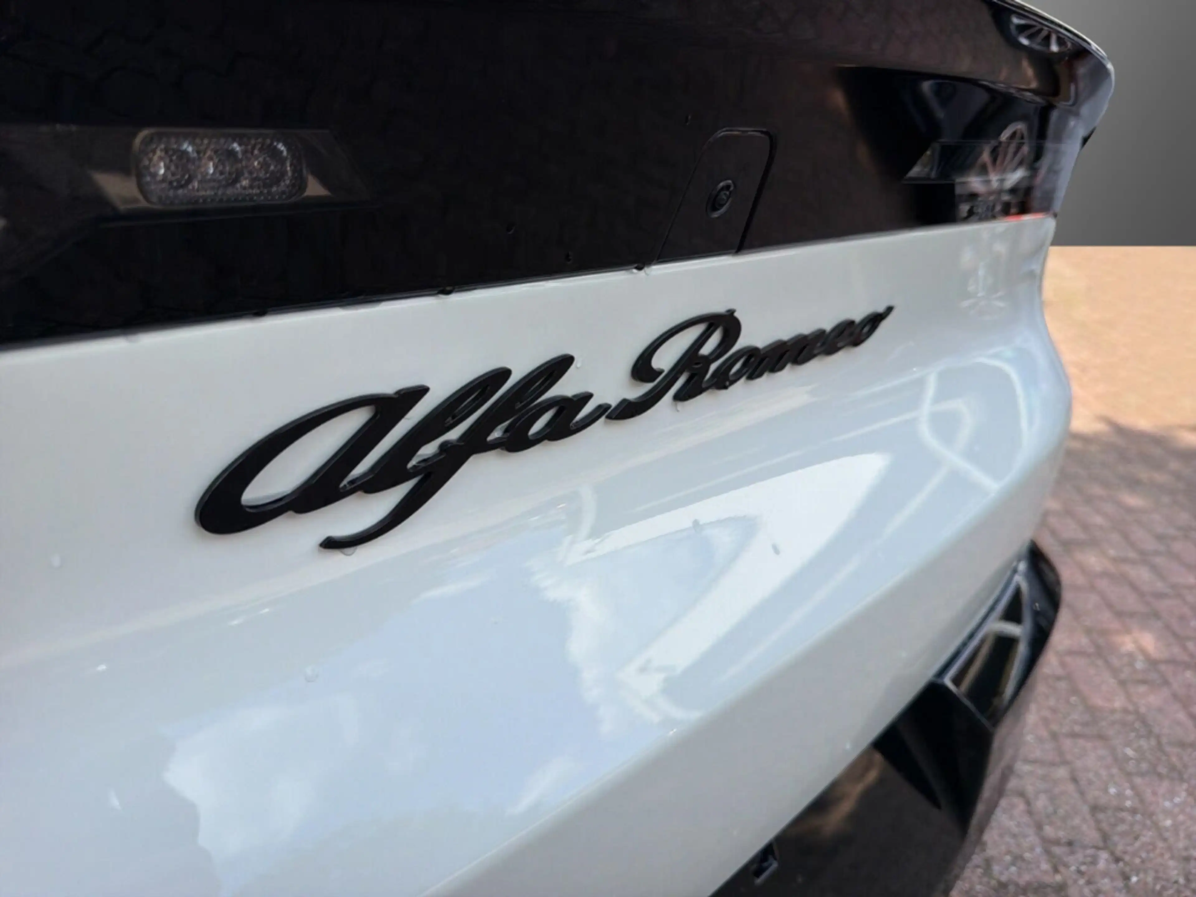 Alfa Romeo Junior Ibrida Sport Speciale 1,2 VGT 107kW MY26 — photo 7