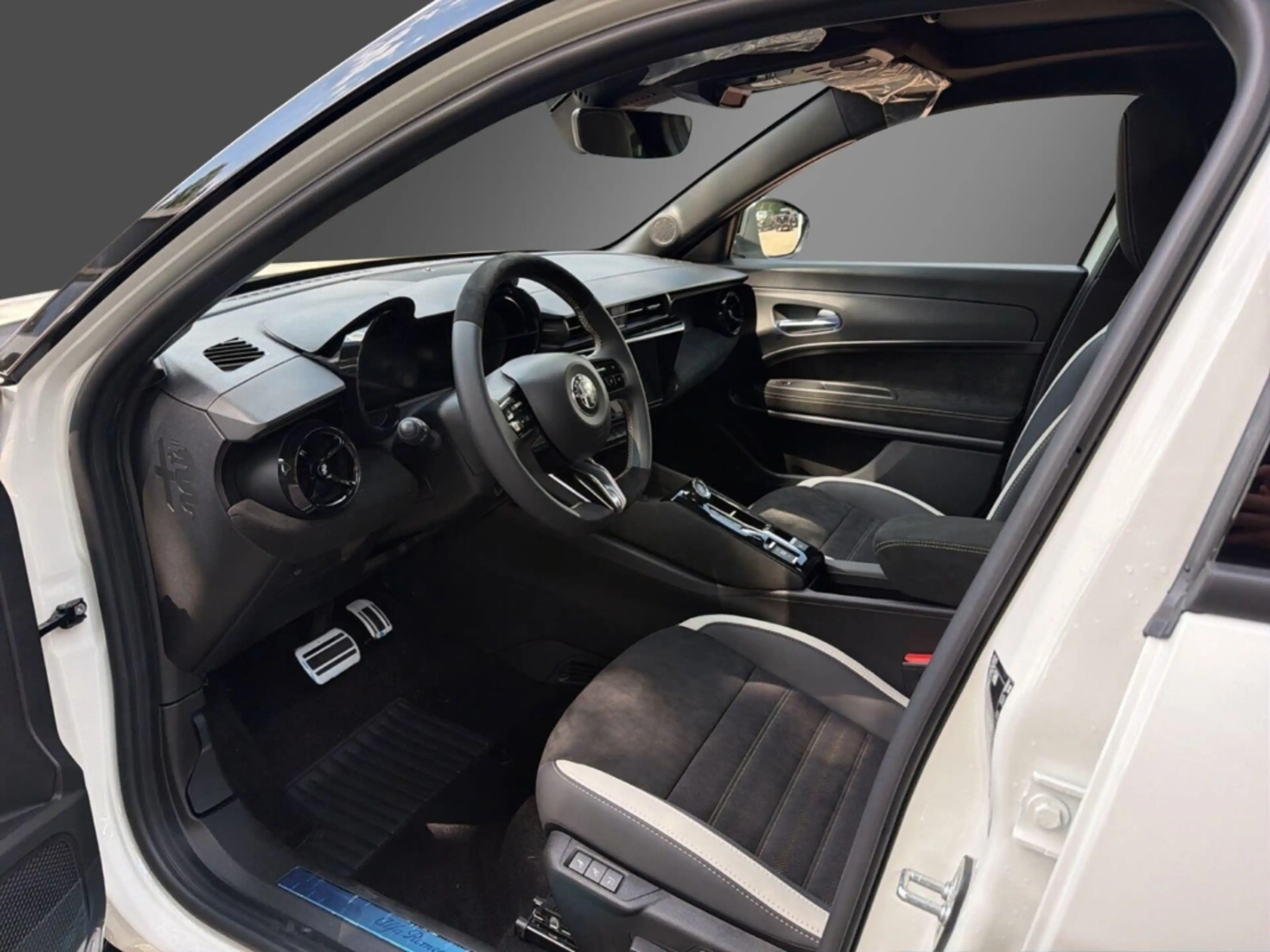 Alfa Romeo Junior Ibrida Sport Speciale 1,2 VGT 107kW MY26 — photo 6