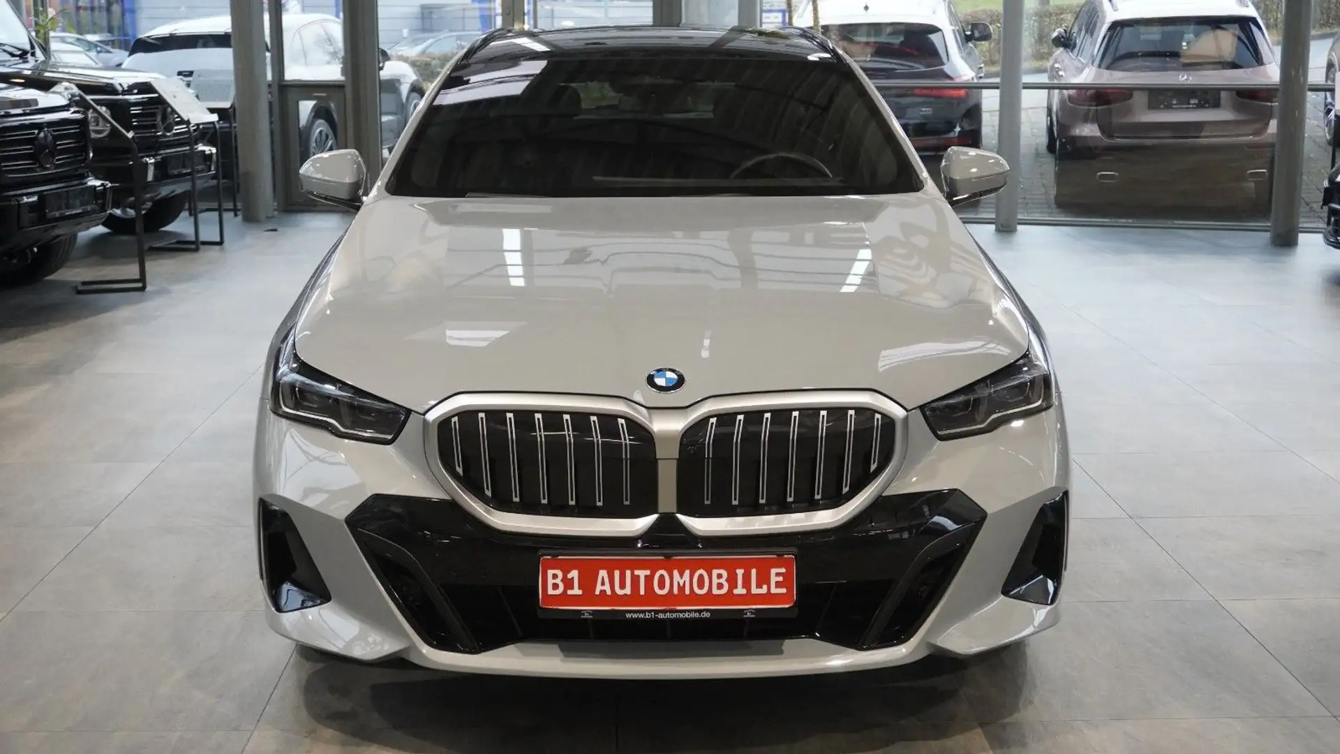 BMW 520 d Tour. M Sport*AHK*HUD*PANO*STAHZ*CARBON* Grau - 2