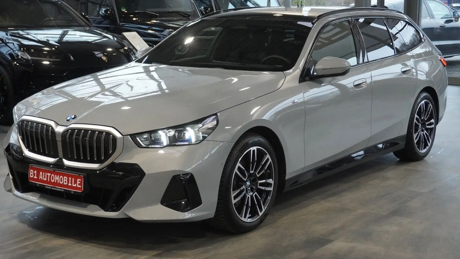 BMW 520 d Tour. M Sport*AHK*HUD*PANO*STAHZ*CARBON* Grau - 1