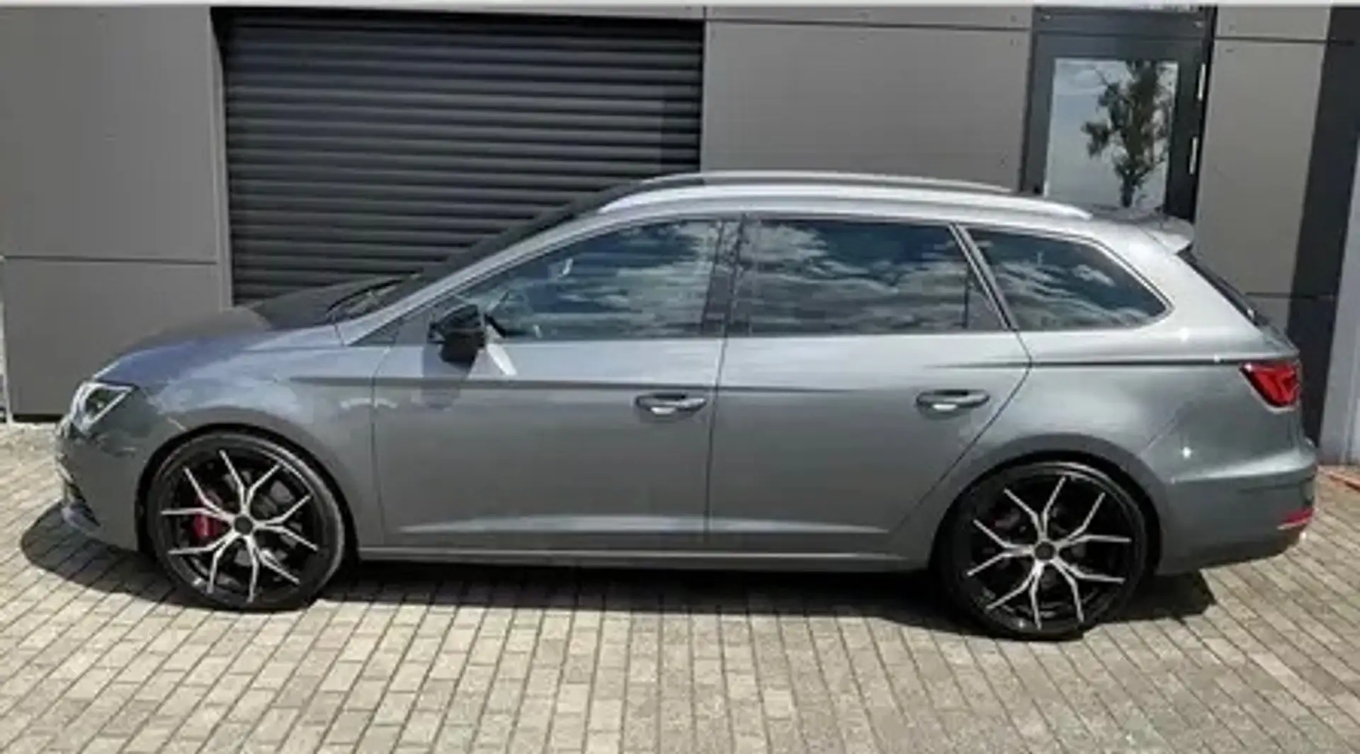 SEAT Leon Leon ST 2.0 TSI Start Grau - 2