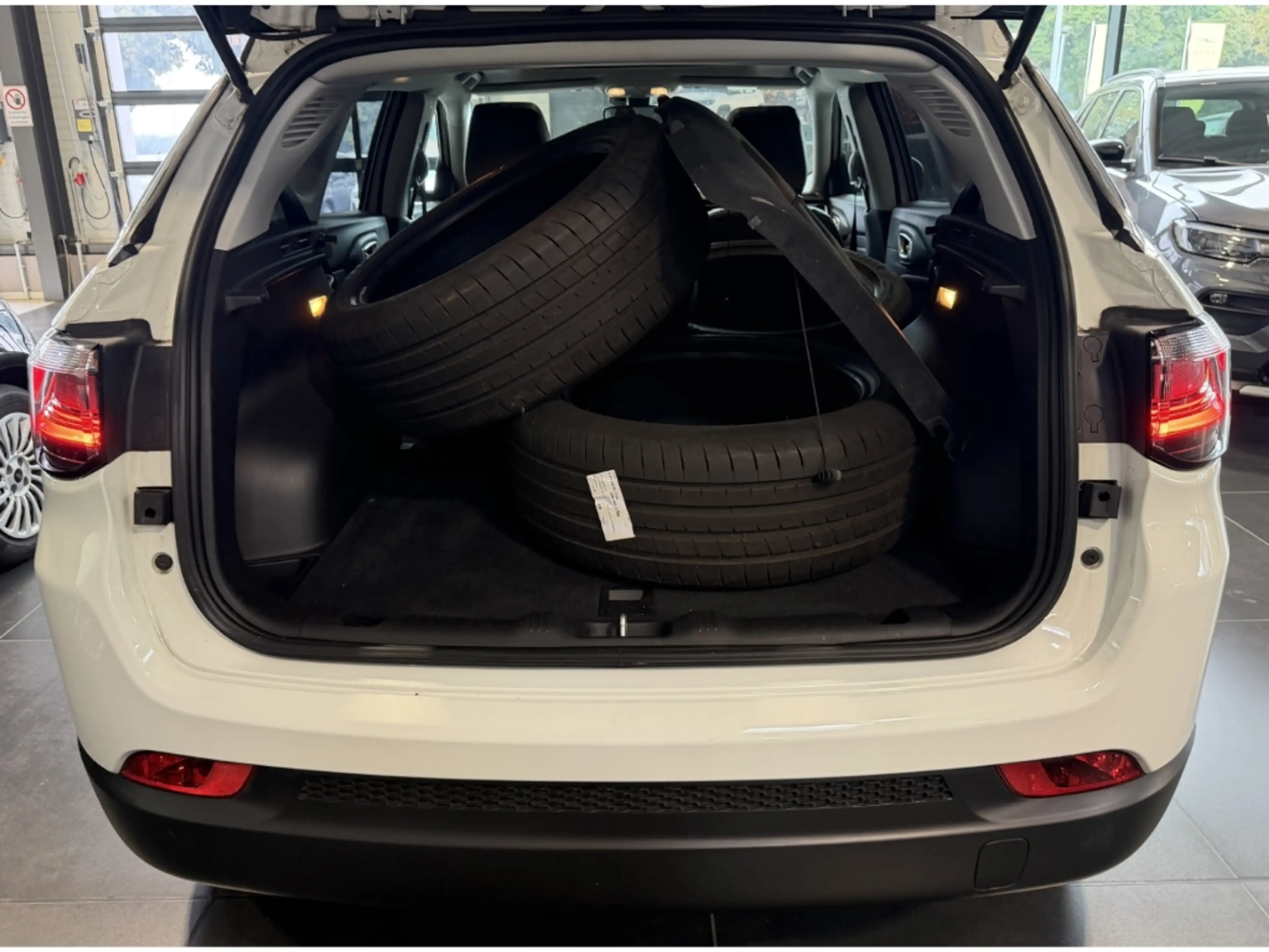 Jeep Compass Limited Mild-Hybrid FWD *Sitzheizung *Apple Car Pl — photo 12