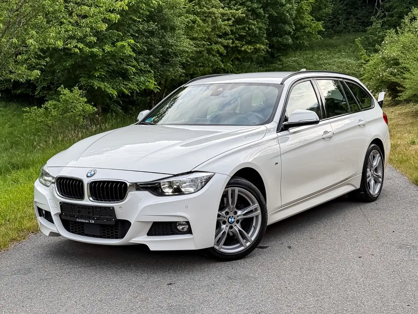 BMW 320 d xDrive M-SPORT|ACC|LEDER|SPORT AUT.|CAM|AHK Weiß - 1