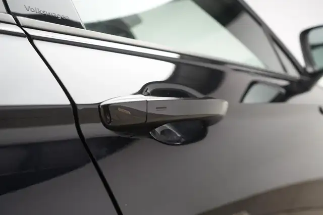 Volkswagen Tiguan Allspace view 11