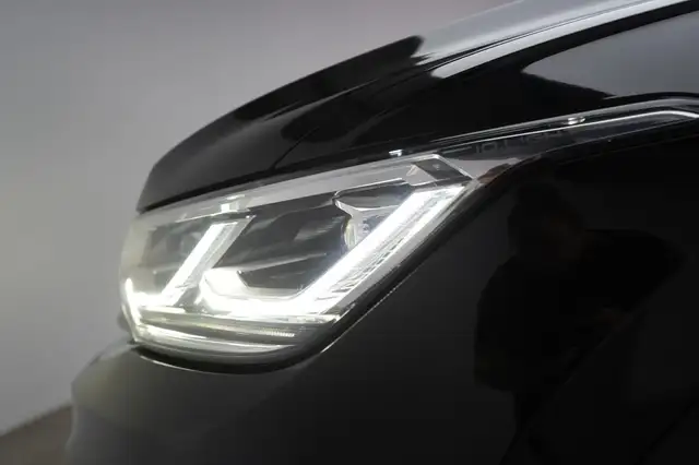Volkswagen Tiguan Allspace view 14