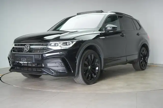 Volkswagen Tiguan Allspace view 3