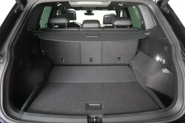 Volkswagen Tiguan Allspace view 7