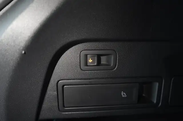Volkswagen Tiguan Allspace view 9