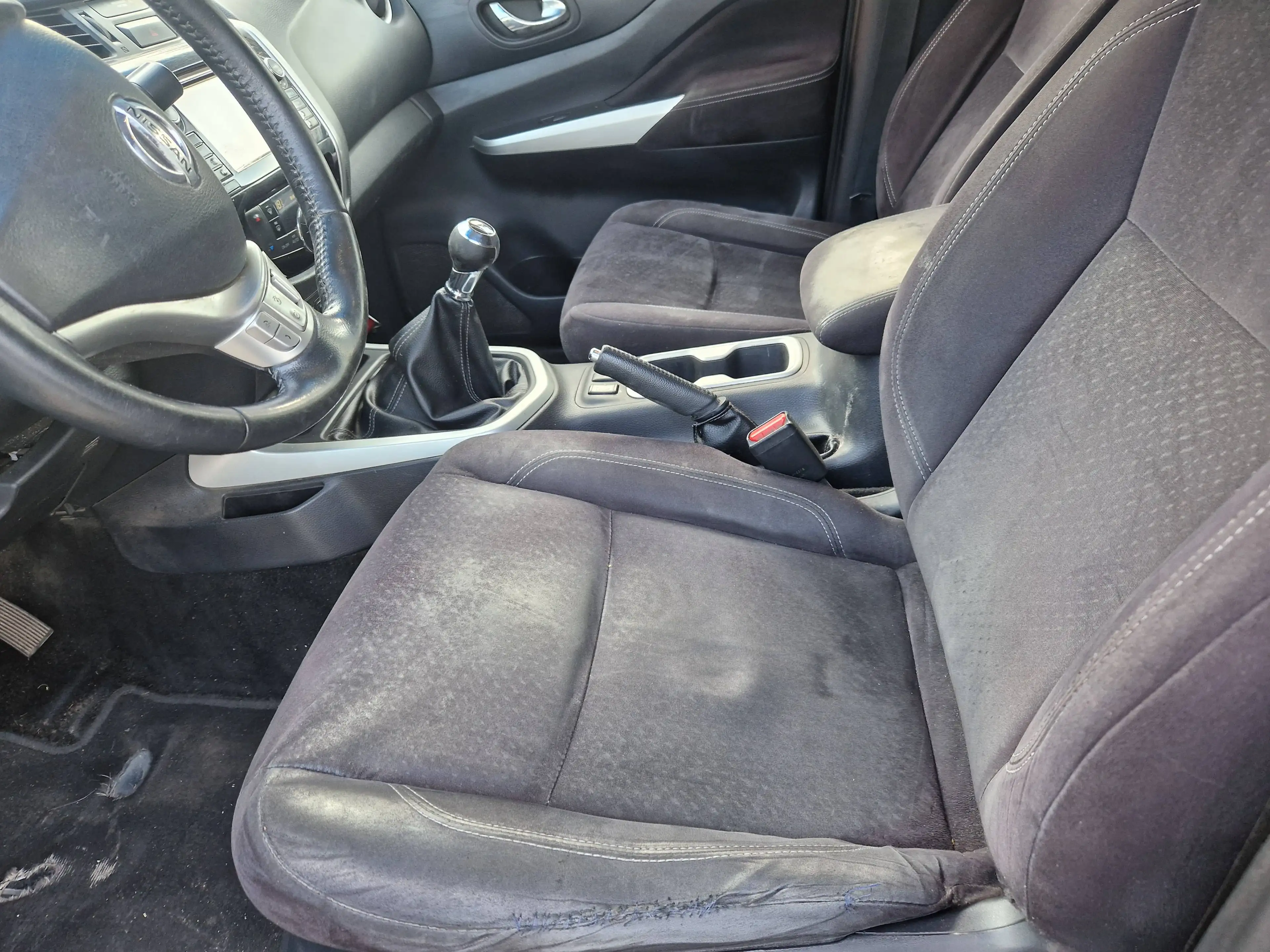 Nissan Navara 2.5 dCi 4x4 Business DPF — photo 10