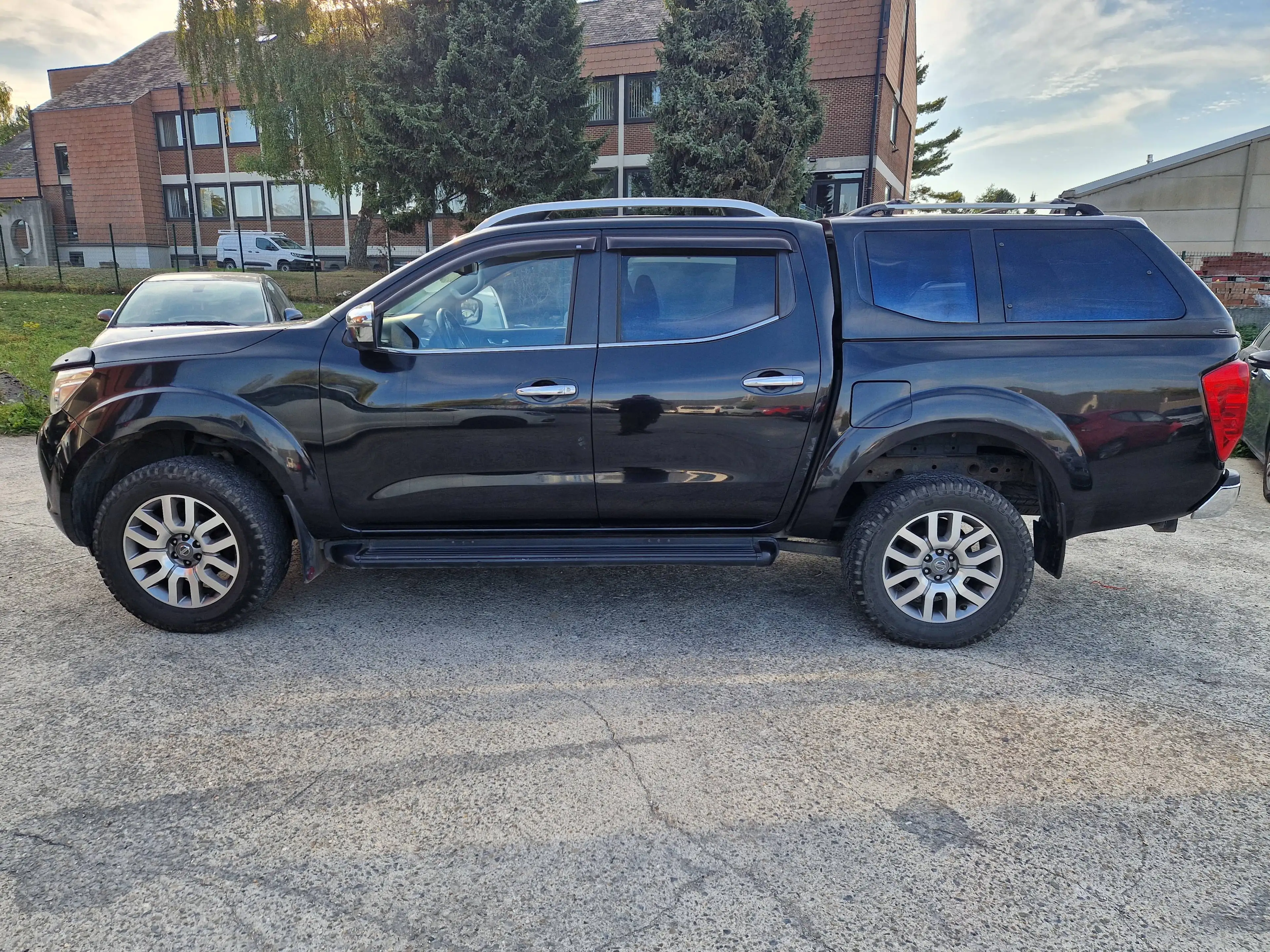 Nissan Navara 2.5 dCi 4x4 Business DPF — photo 2