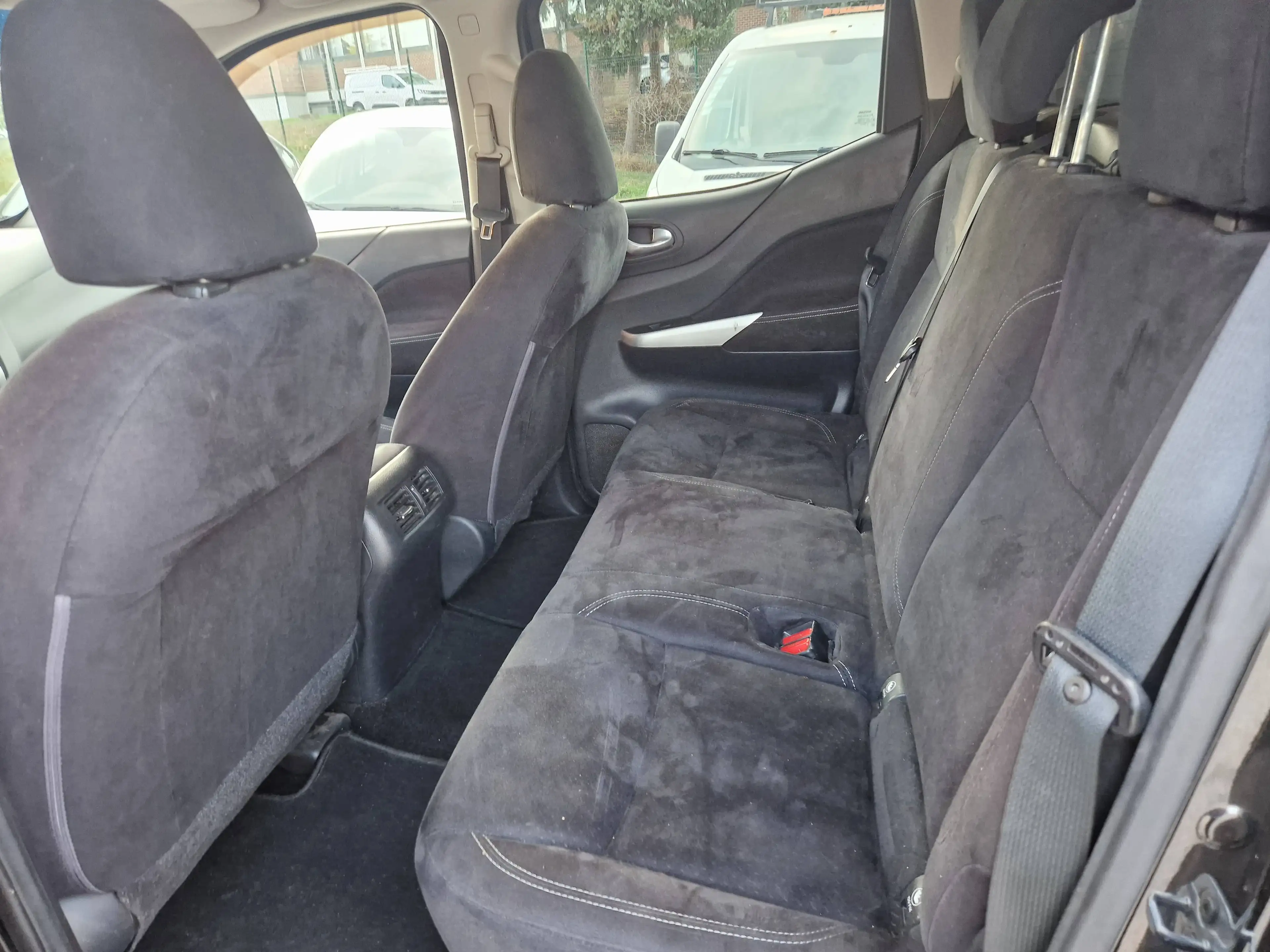 Nissan Navara 2.5 dCi 4x4 Business DPF — photo 11