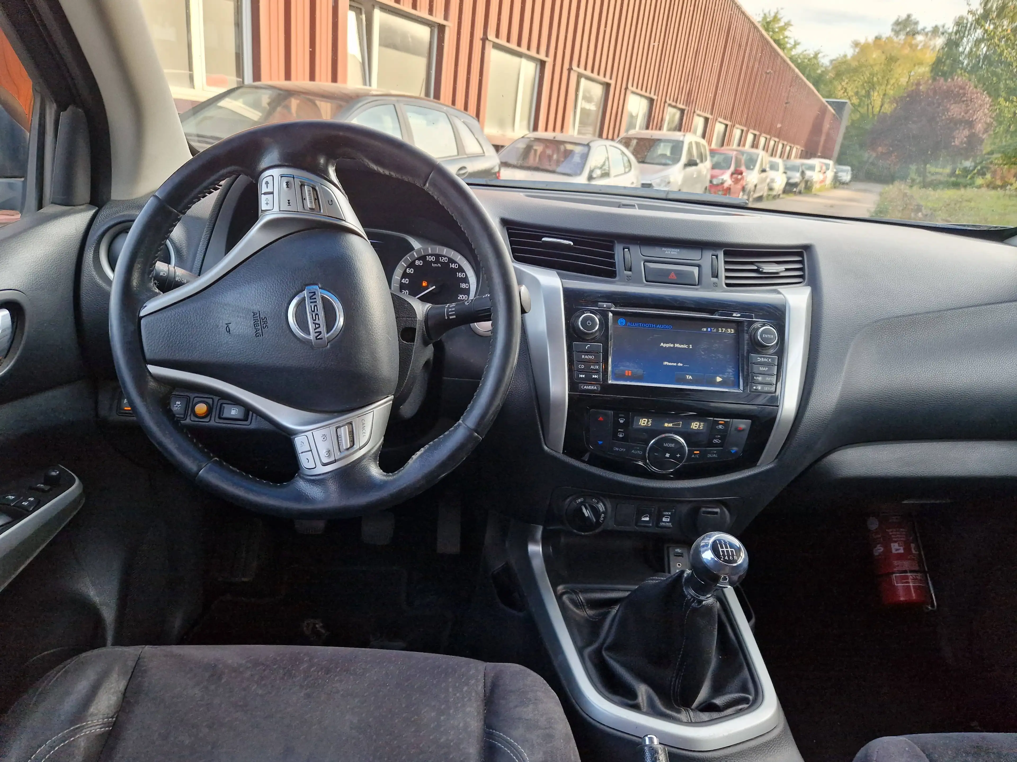 Nissan Navara 2.5 dCi 4x4 Business DPF — photo 12