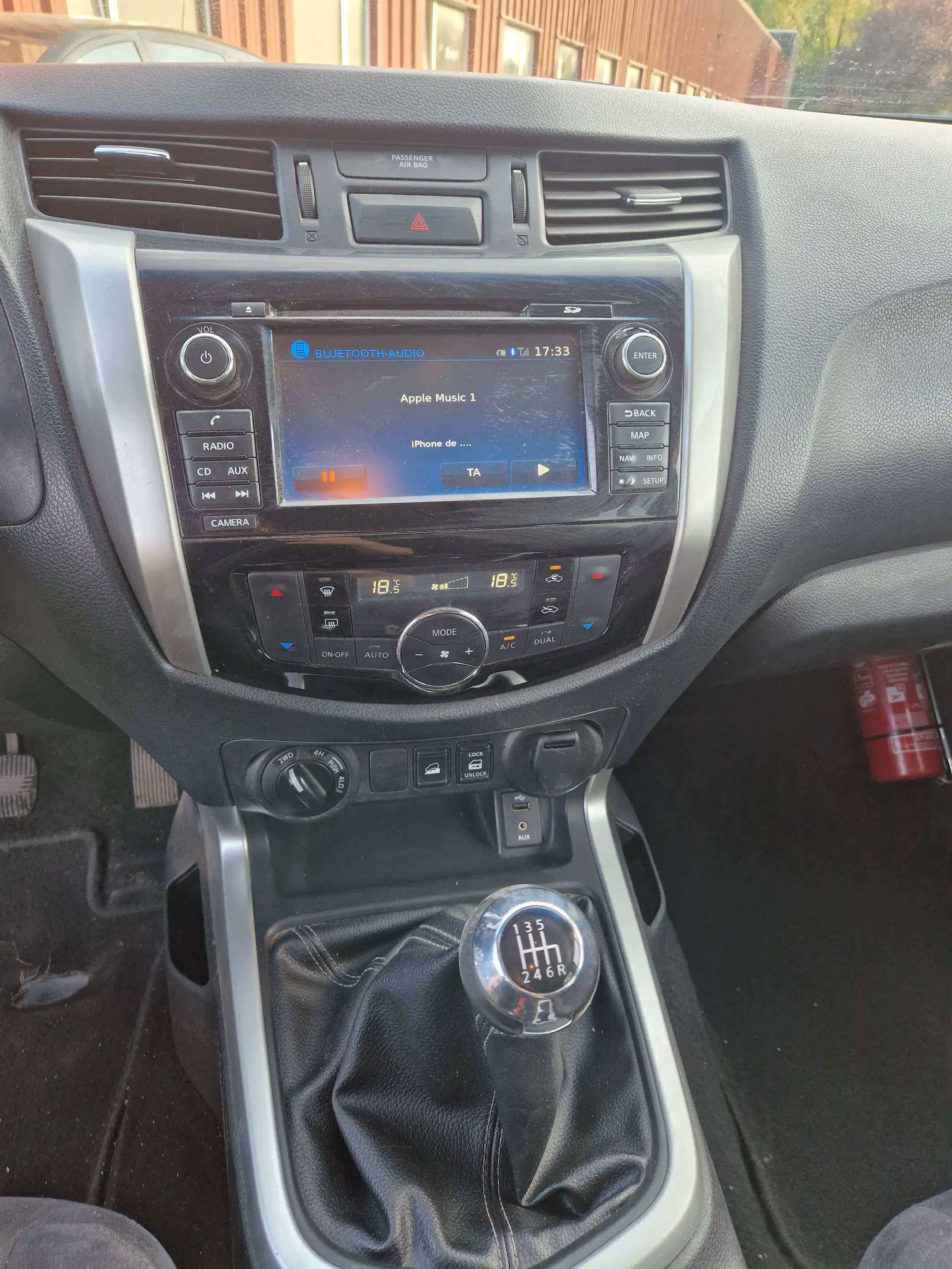 Nissan Navara 2.5 dCi 4x4 Business DPF — photo 13