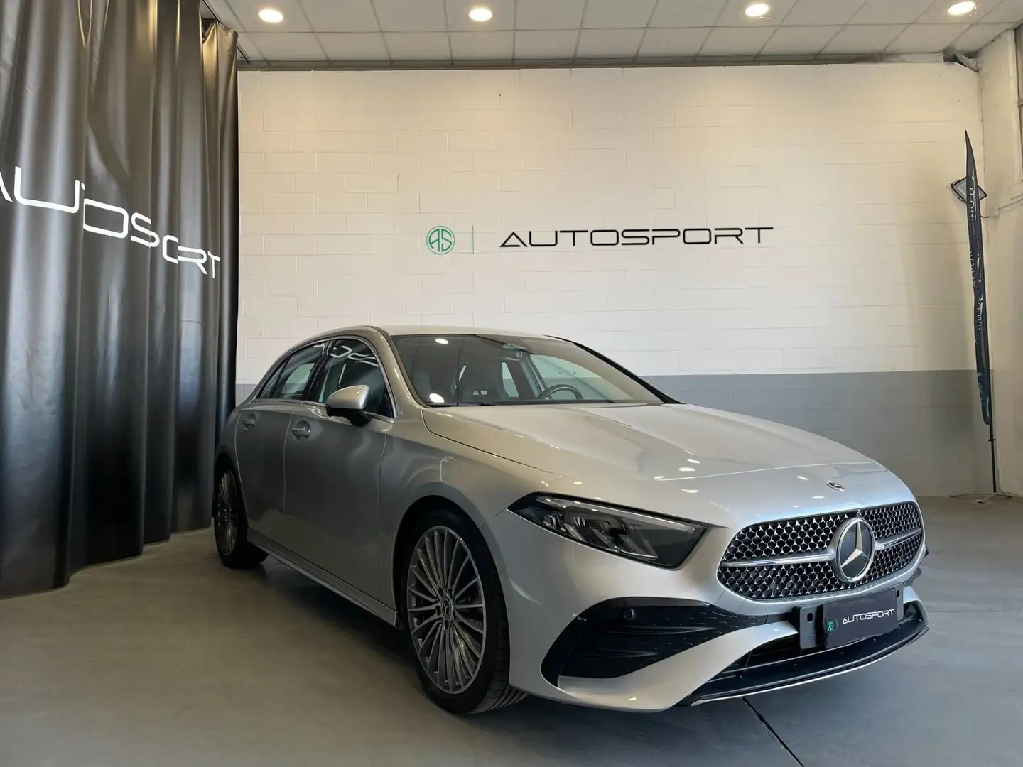 Mercedes-Benz A 200 A 200 d Automatic Premium Plus AMG Line Argent - 1