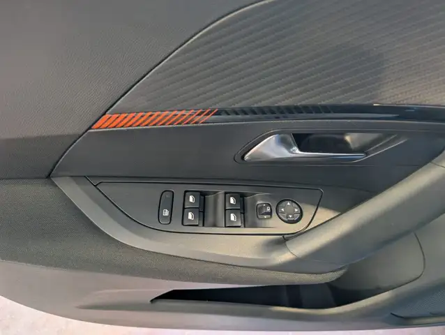 Peugeot 2008 view 11