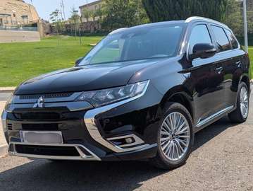 Outlander PHEV Kaiteki 4WD Kaiteki