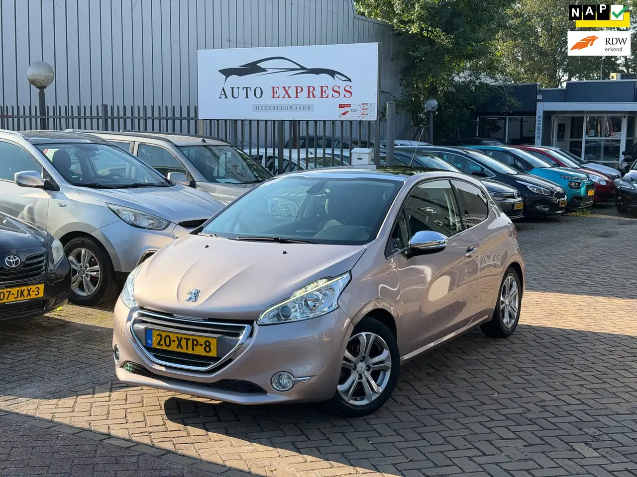 Peugeot 208 1.2 VTi Allure/Airco/Navi/Pano dak/Cruise/Leer/Nap — photo 1 of 21