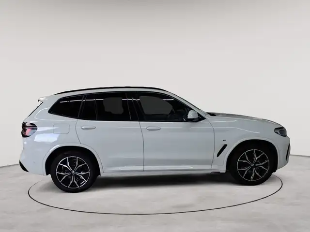 BMW X3 view 3
