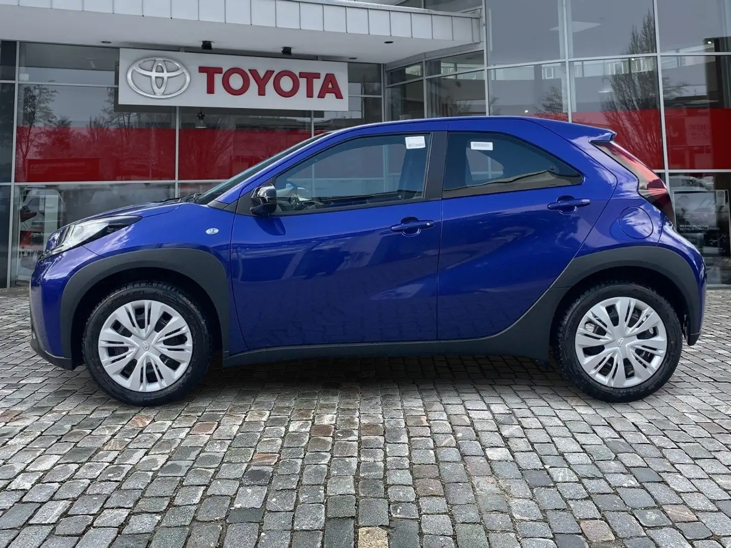 Toyota Aygo X 1.0 Business Edition **Automatik** Blauw - 2