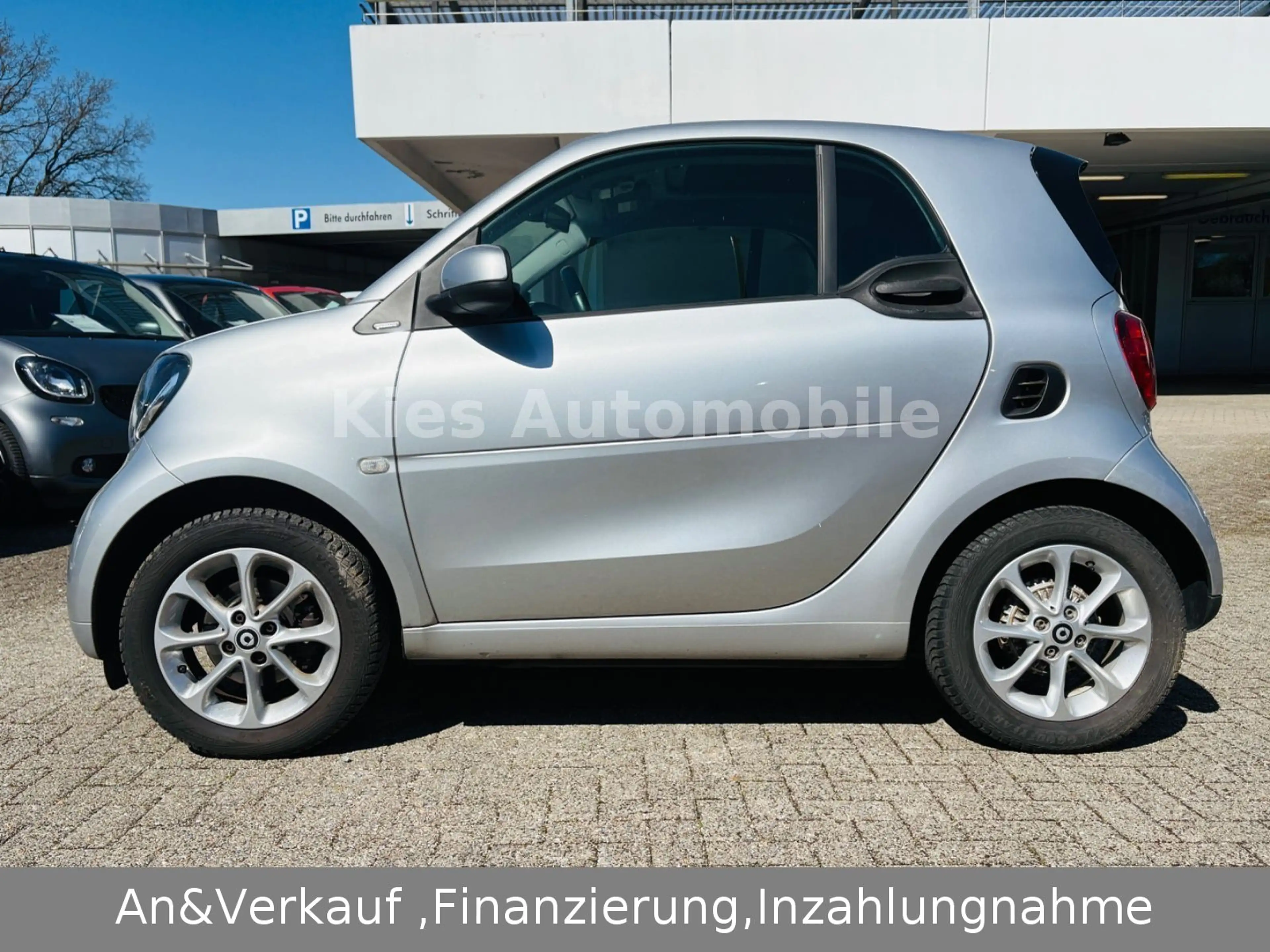 smart forTwo Passion AUTOM/NAVI/SITZH/PANO/KLIMA/TÜV — photo 3