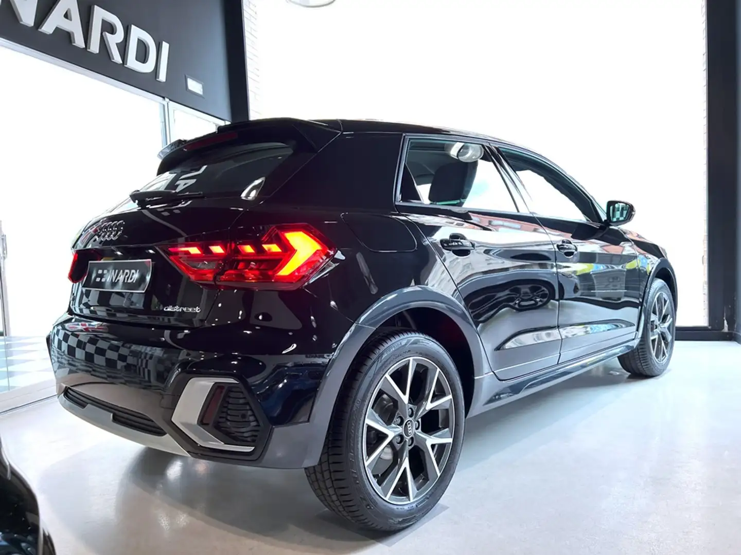 Audi A1 30 TFSI Adrenalin S tronic Zwart - 1