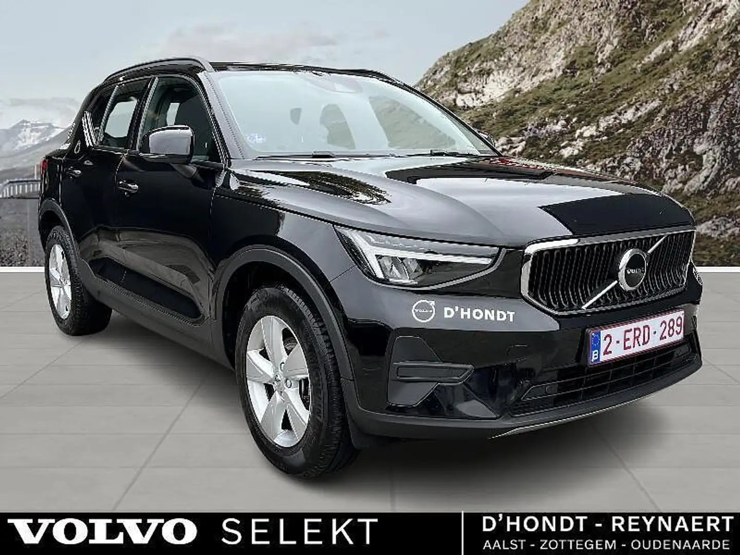 Volvo XC40 Essential, T2 manual, Benzine Zwart - 2