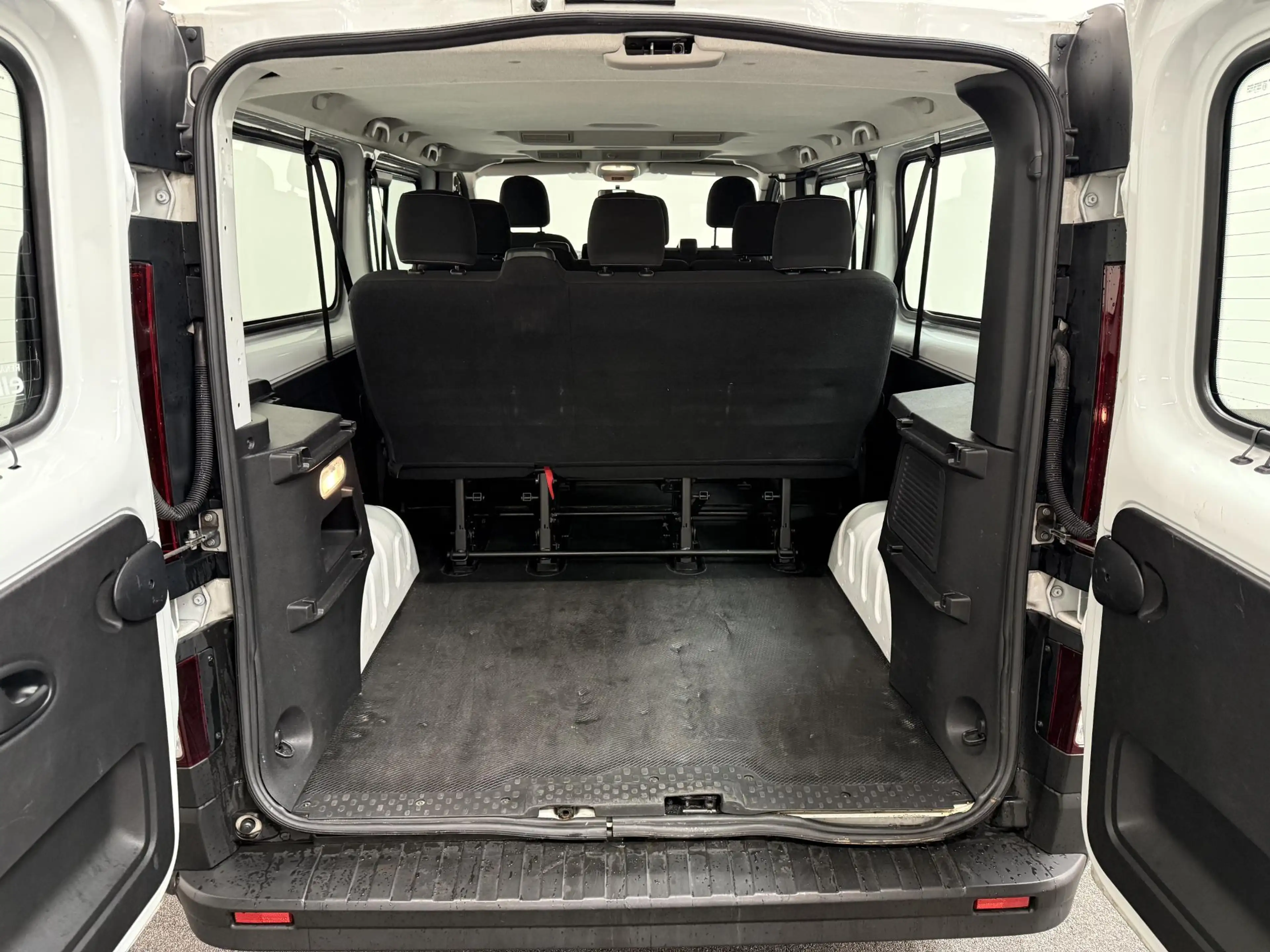 Renault Trafic Passenger 1.6 dCi Grand Zen Energy 9persoons PERSO — photo 10