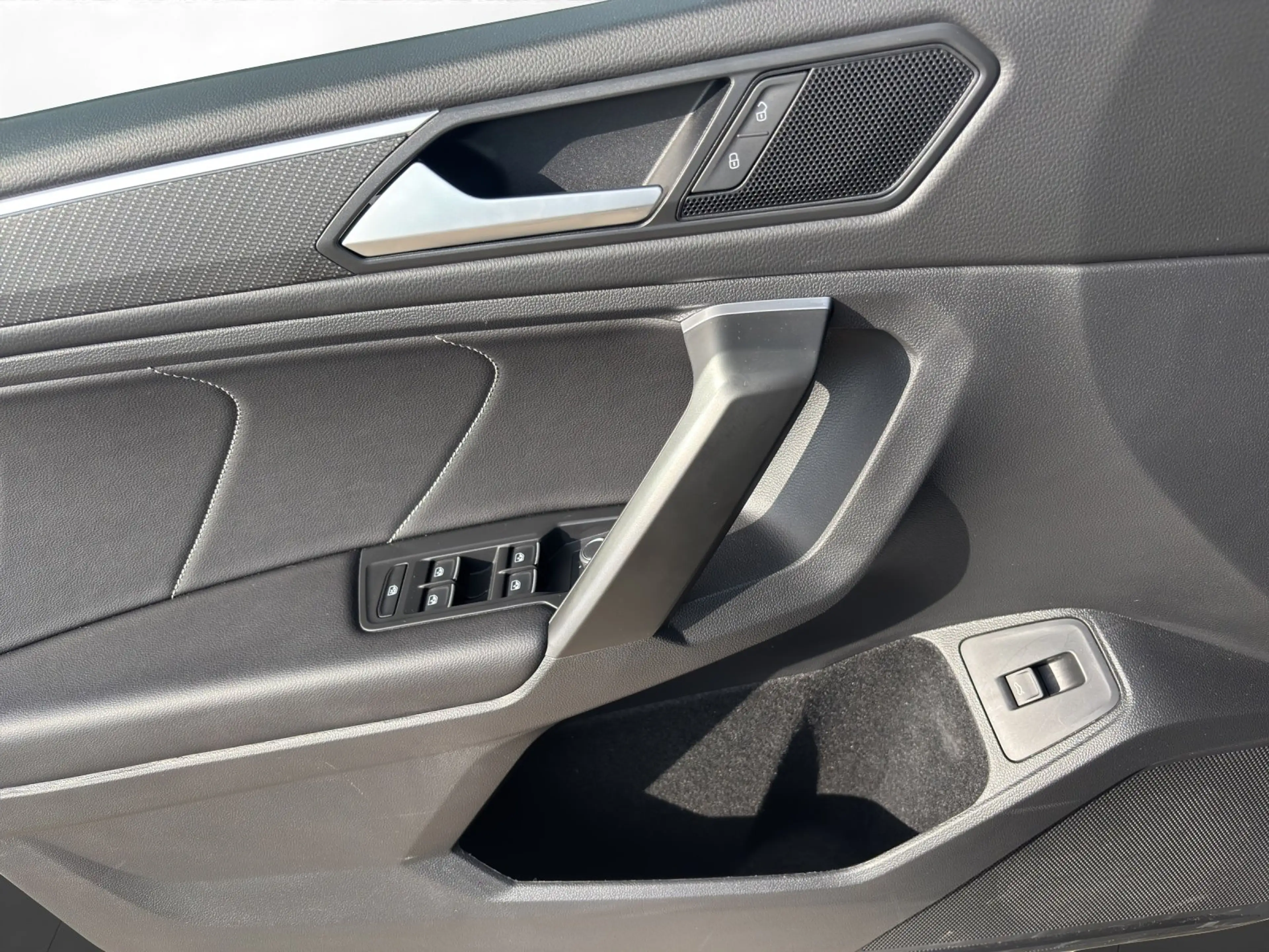 Volkswagen Tiguan Allspace 2.0 TSI DSG 4MOTION R-Line | AHK — photo 10