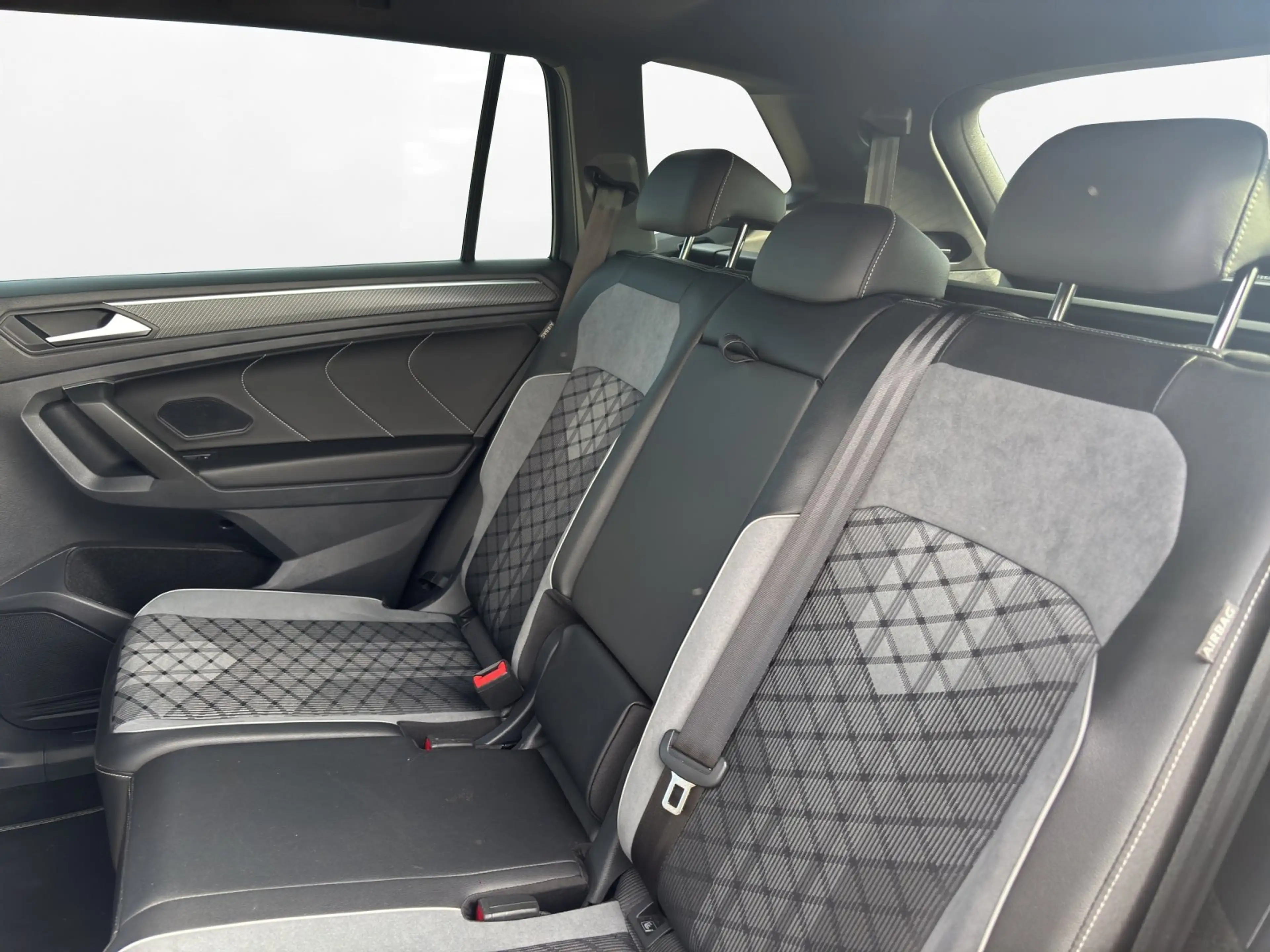 Volkswagen Tiguan Allspace 2.0 TSI DSG 4MOTION R-Line | AHK — photo 11