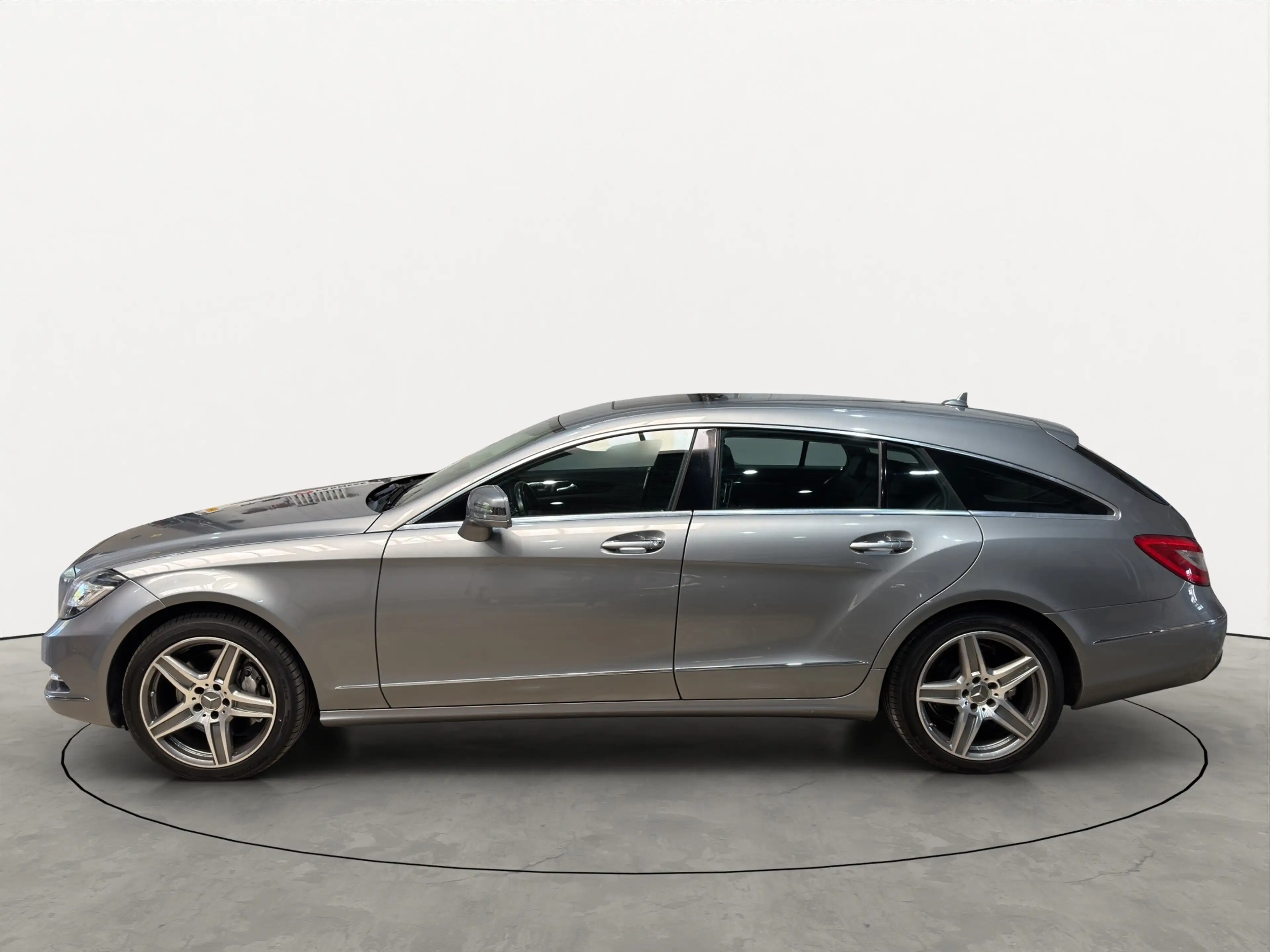 Mercedes-Benz CLS 350 d / PANO / ALCANTARA / KOELING / MEMORY — photo 2
