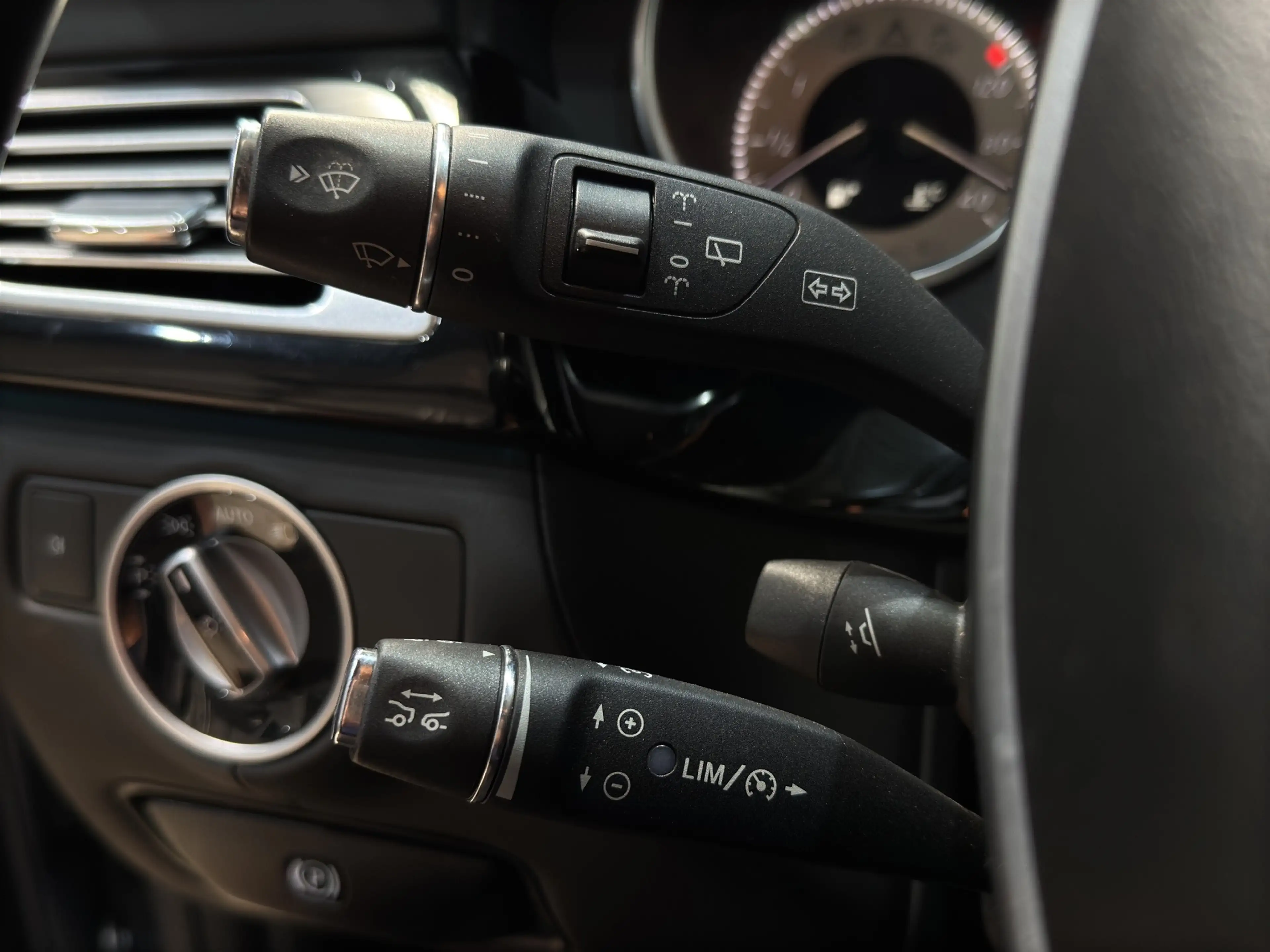 Mercedes-Benz CLS 350 d / PANO / ALCANTARA / KOELING / MEMORY — photo 12