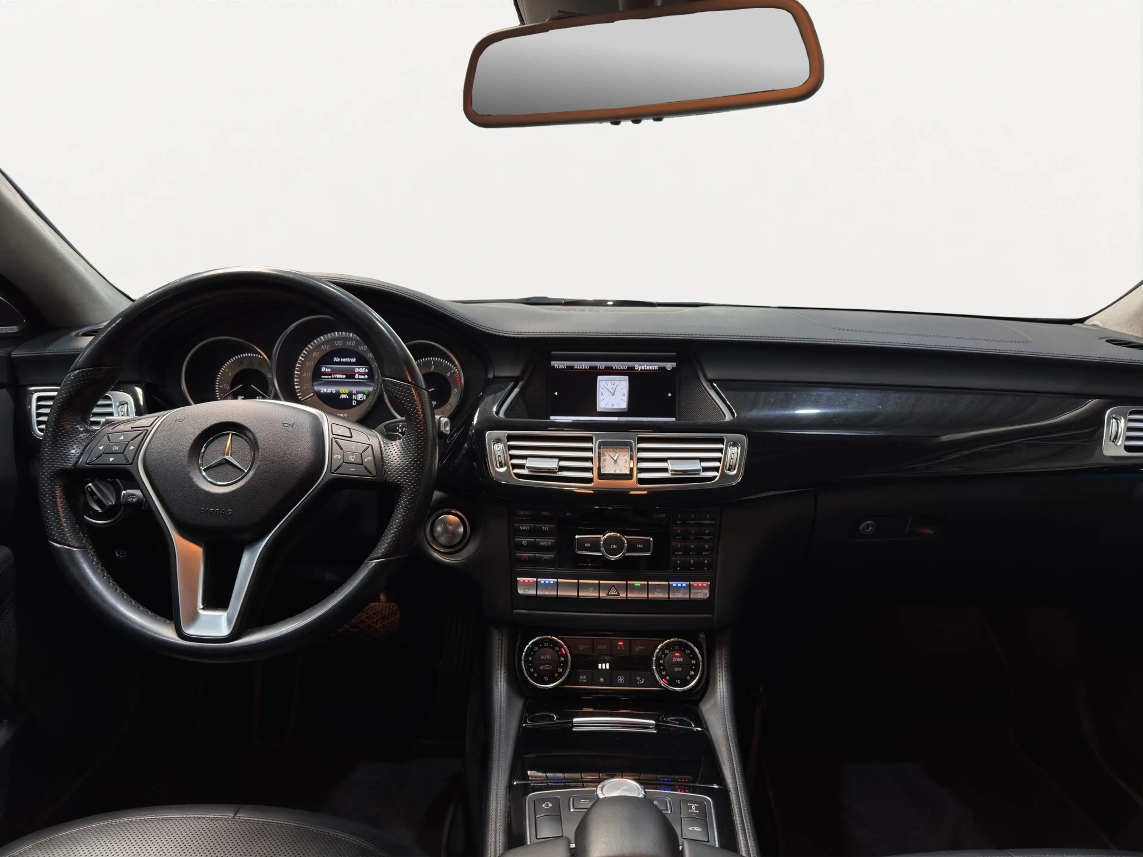 Mercedes-Benz CLS 350 d / PANO / ALCANTARA / KOELING / MEMORY — photo 11