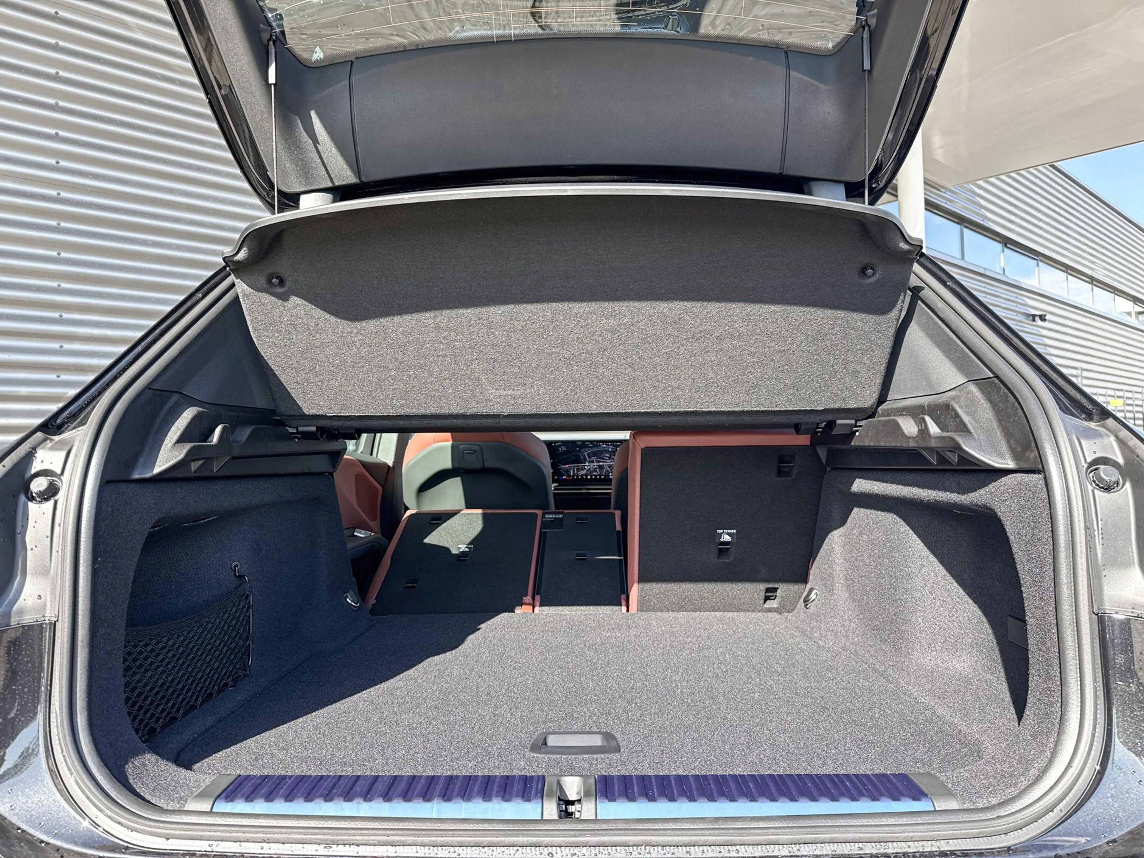 BMW iX3 40 eDrive 83 kWh — photo 11