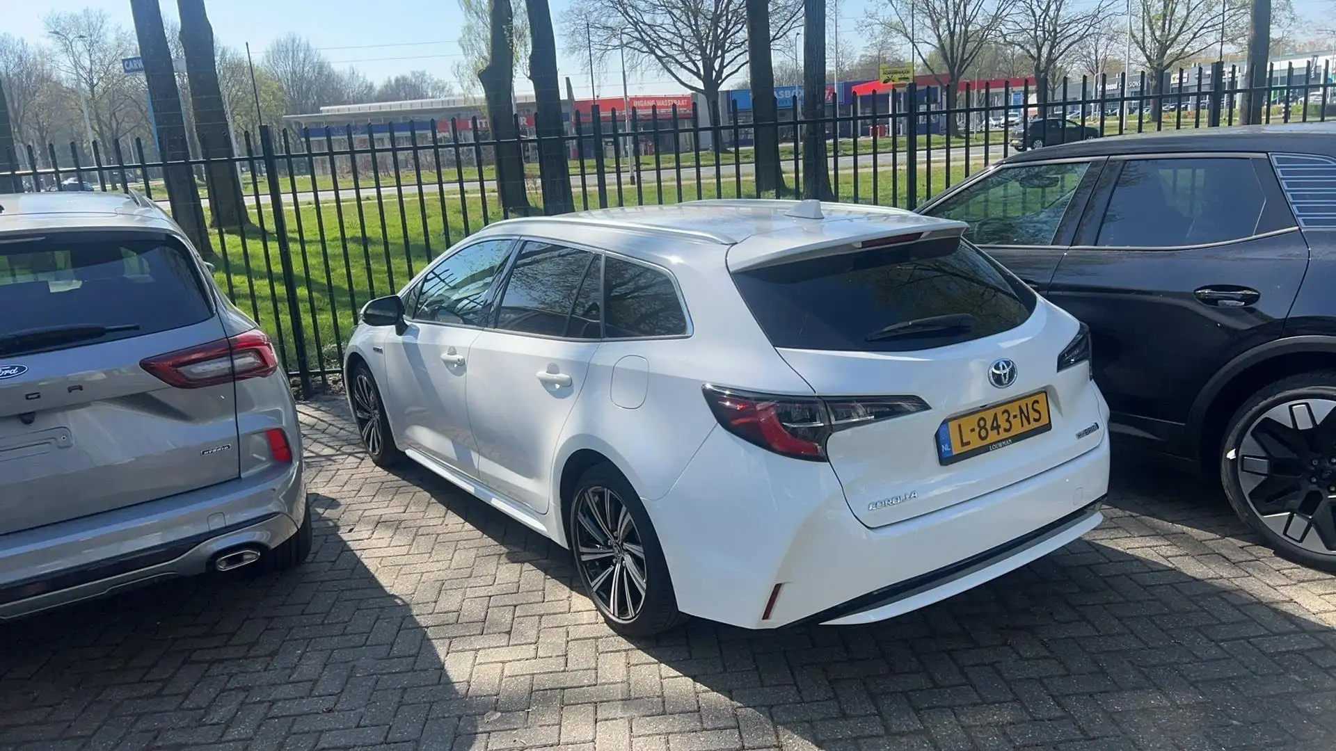 Toyota Corolla Touring Sports 1.8 Hybrid Dynamic Aut. | LMV | Cru Blanco - 2