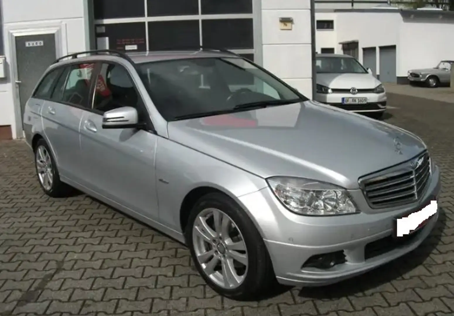 Mercedes-Benz C 180 C-Klasse T-Modell T CGI BlueEFFICIENCY Stříbrná - 1