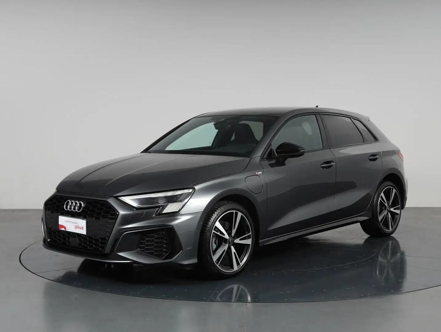 Audi A3 Sportback 40 1.4 tfsi e Identity Black s-tronic Grijs - 1