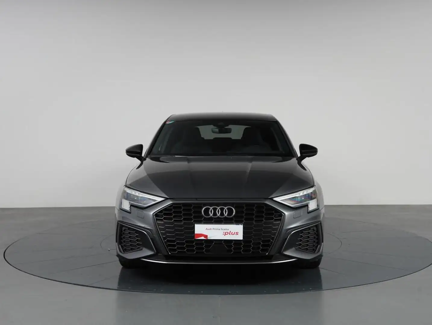 Audi A3 Sportback 40 1.4 tfsi e Identity Black s-tronic Grijs - 2